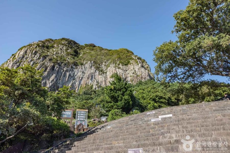Sanbanggulsa Cave Temple