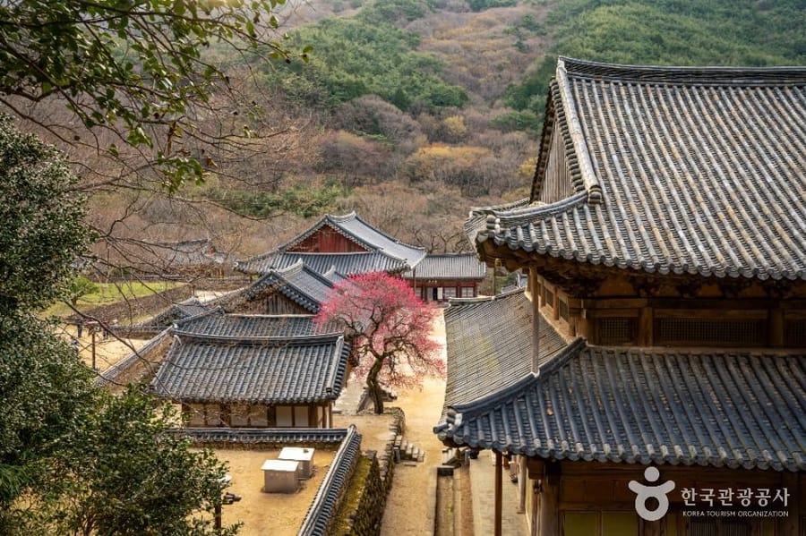 Hwaeomsa Temple